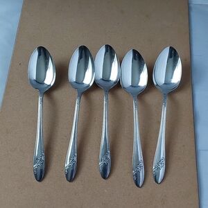 ONEIDA VINTAGE QUEEN‎ BESS  1946 PATTERN SILVER 5 PIECES SPOON